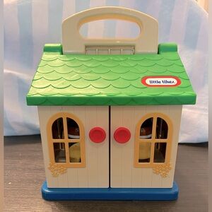 Vintage 80’s Little Tikes house with 5 little people